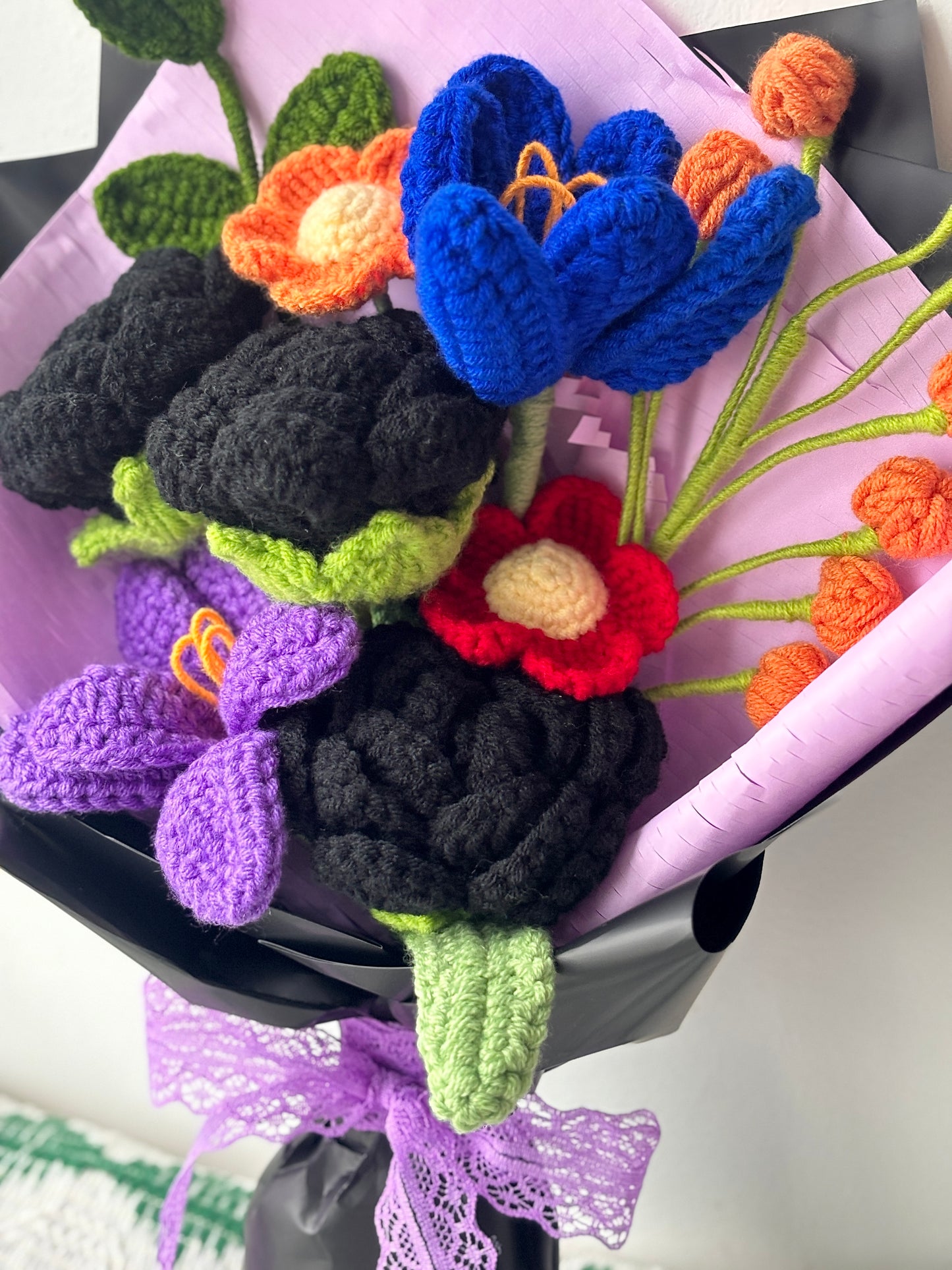 Crochera Bouquet - Black Roses and Tulip